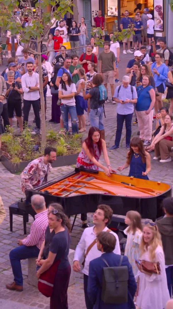 The most INSANE Bohemian Rhapsody Flashmob you will ever see!! With 30 musicians and singers in the 